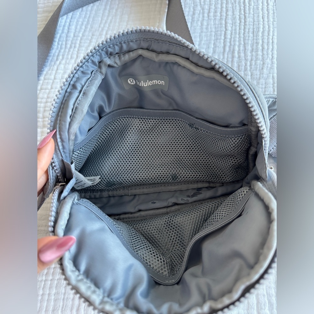 Lululemon Grey Puff Belt Bag - Picture 5 of 6